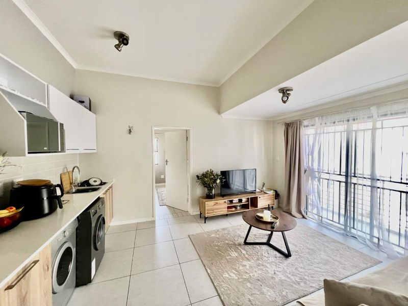 Charming Apartment: Perfect Blend of Comfort & Value - Photo 3