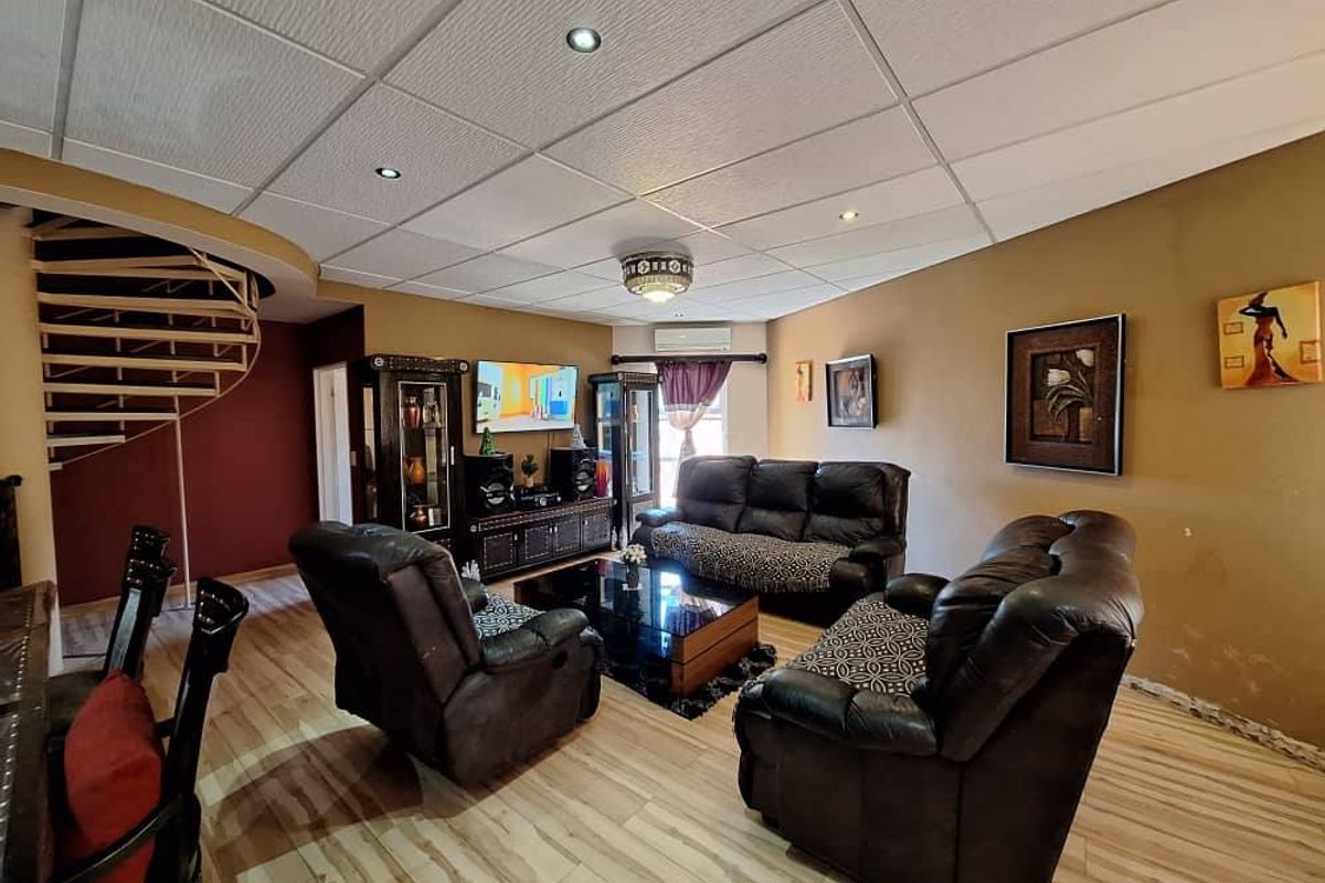 3 Bedroom House for Sale - Photo 2