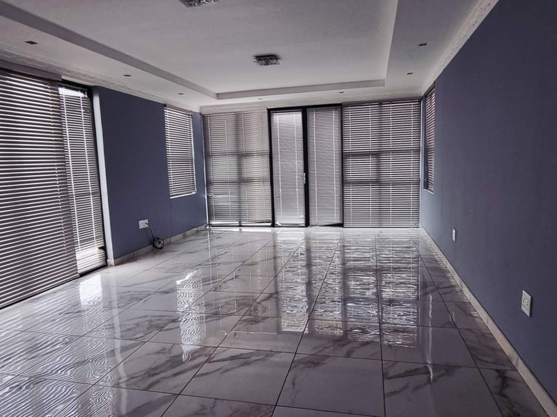 Eros 4 bedroom house with a pool - Photo 10