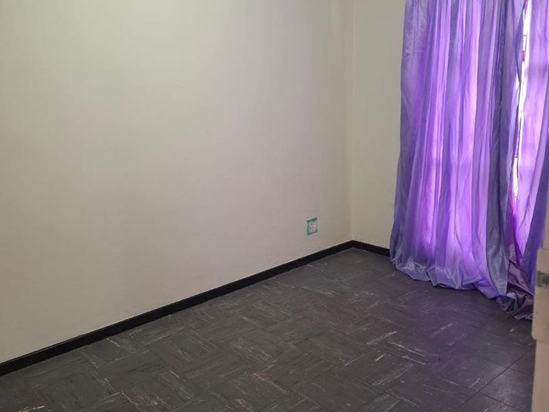 2 Bedroom House for sale - Photo 8