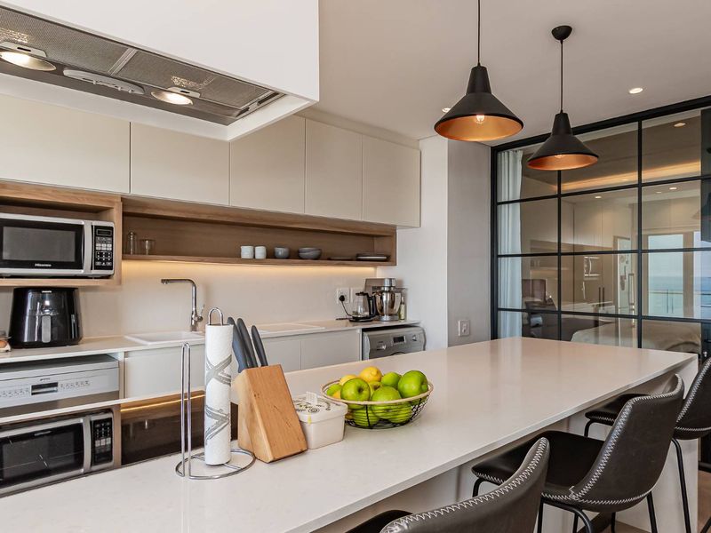 Sea Facing, light "sail" profile, gorgeously designed and laid out two bed, two bath apartment. - Photo 5