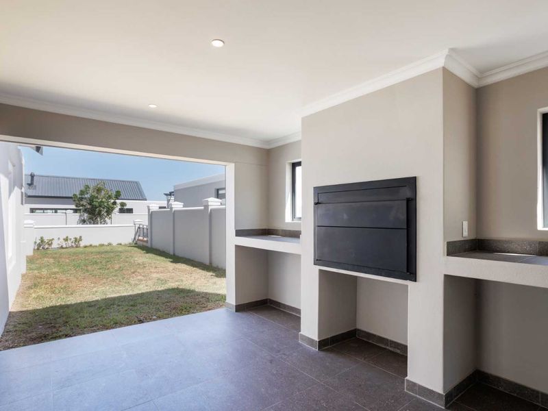 A Thoughtfully Designed Home in Val de Vie Evergreen - Photo 9