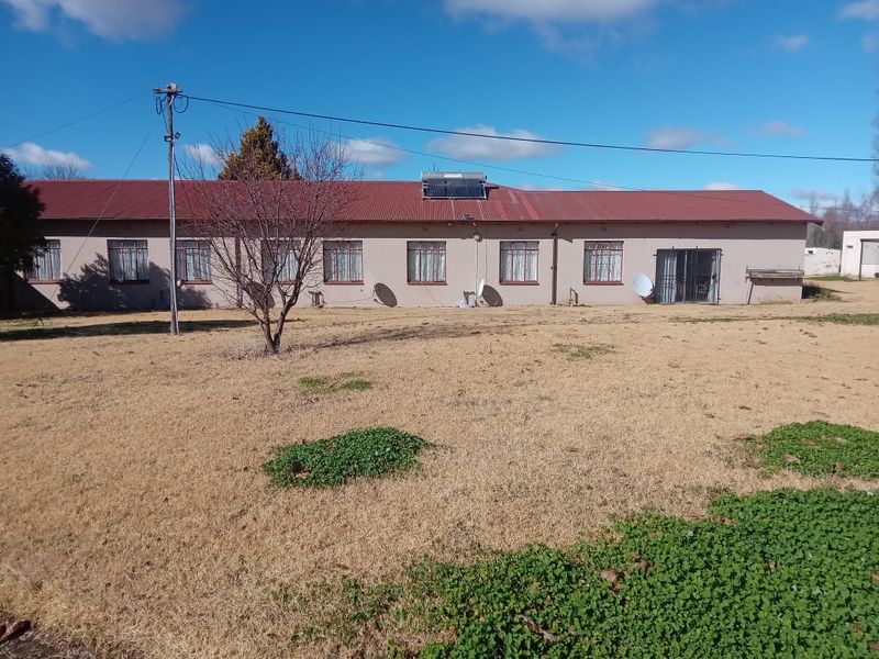 Extensive Multi-Unit Property with Full Facilities – Ideal for Investment or Specialized Use - Photo 6