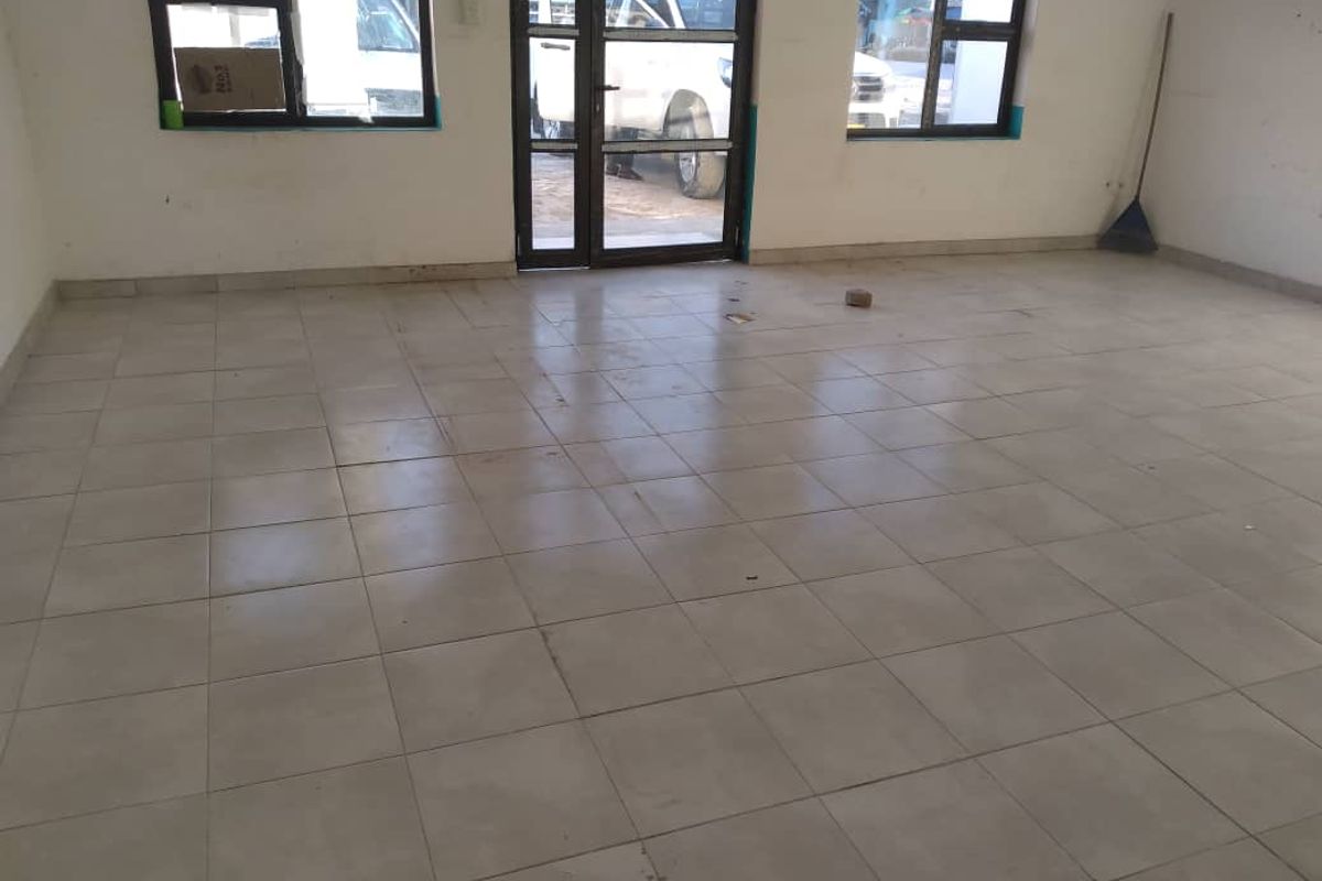 Oniipa, Rental Opportunity alongside Onandjokwe Main Road suitable for a small business e,g pharmacy, butchery, cosmetics shop etc - Photo 3