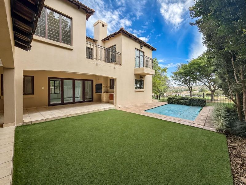 Waterkloof Golf Estate Gem – 4 Beds, Pool, Golf Course Views & Pure Elegance - Photo 2