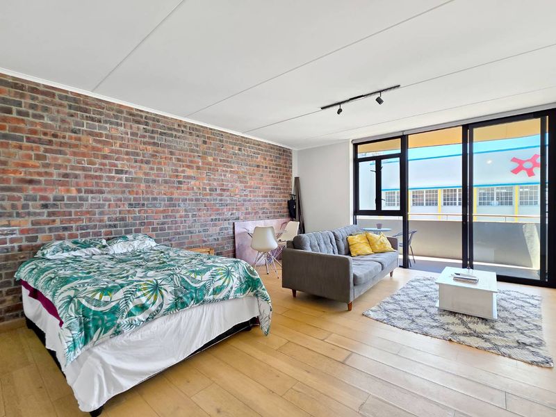 URBAN BLISS, FULLY FURNISHED, LOCK UP AND GO AND AIRBNB ALLOWED - Photo 2