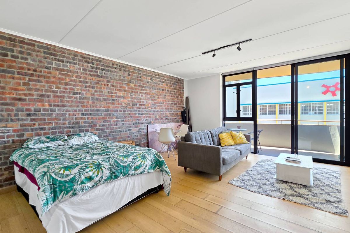 URBAN BLISS, FULLY FURNISHED, LOCK UP AND GO AND AIRBNB ALLOWED - Photo 2