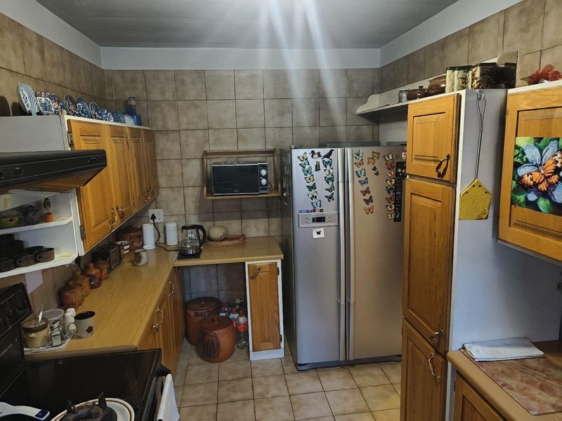 3 BEDROOM TOWNHOUSE IN SILVERTON - Photo 8