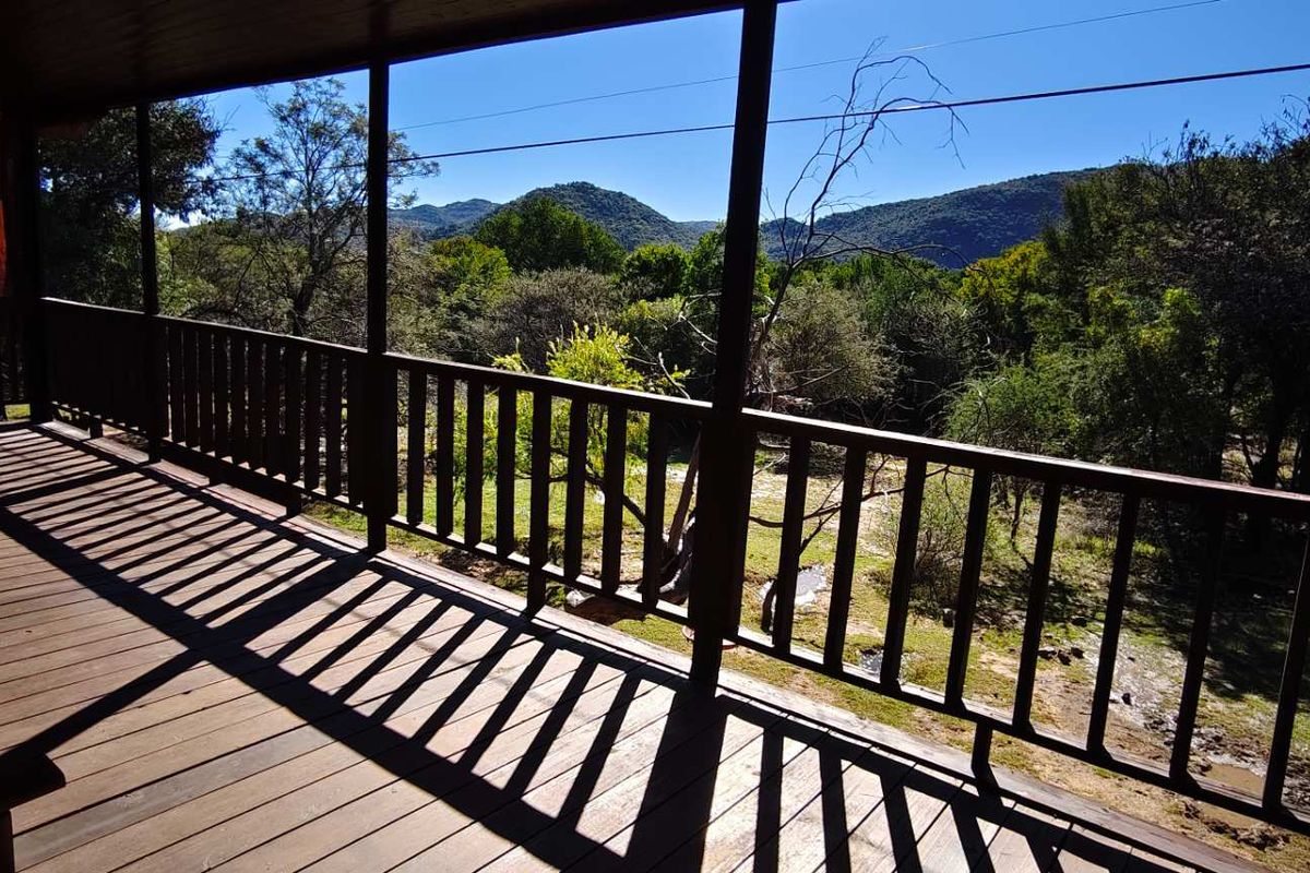 Charming Log Home Retreat with Spectacular Mountain Views - Photo 4