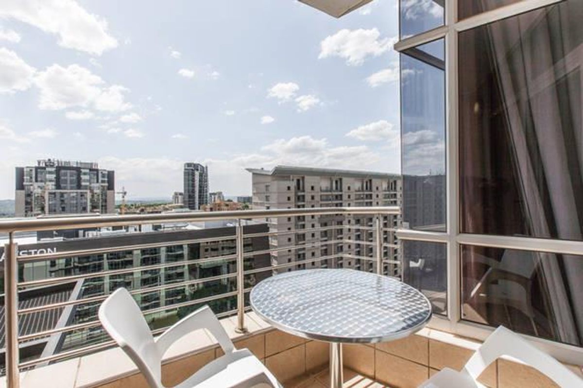 A STUNNING THREE BEDROOM FURNISHED PENTHOUSE - Photo 3