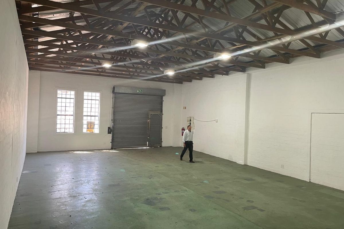 200m2 TO LET HIGHLY VISIBLE, DRIVE-IN ACCESS : RETAIL / OFFICE / WAREHOUSE / - Photo 5