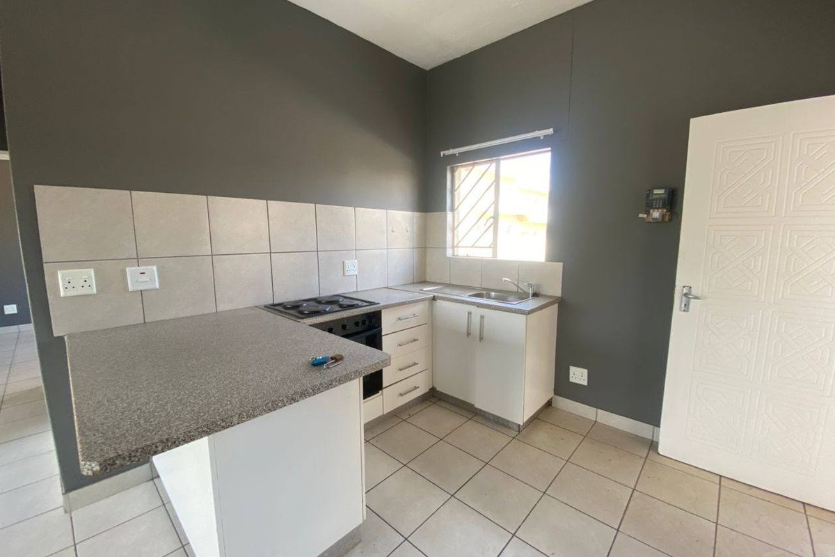 2 Bedroom Townhouse For Sale in Okahandja - Photo 2