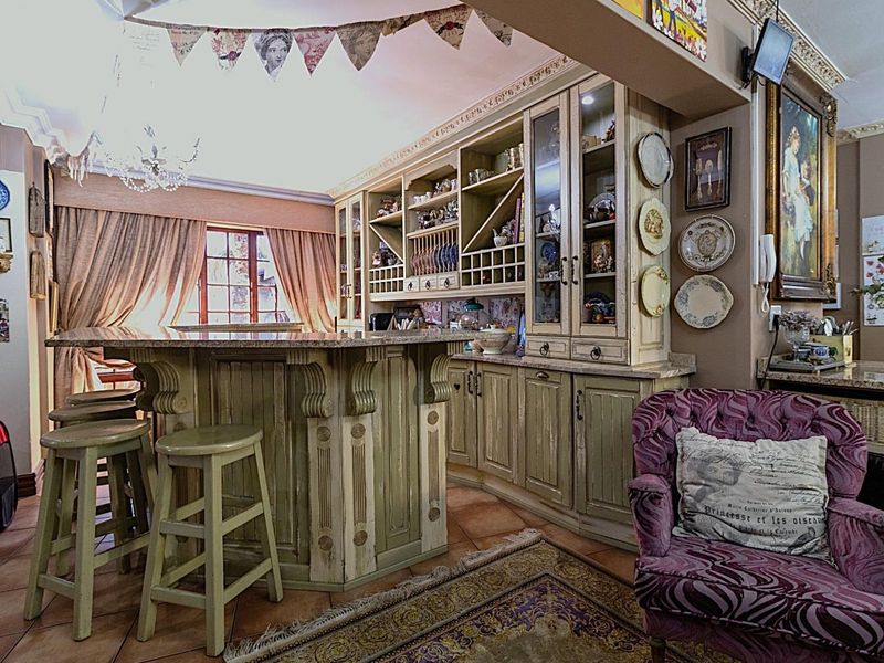 6 Bedroom House for Sale in Alberante - Photo 3