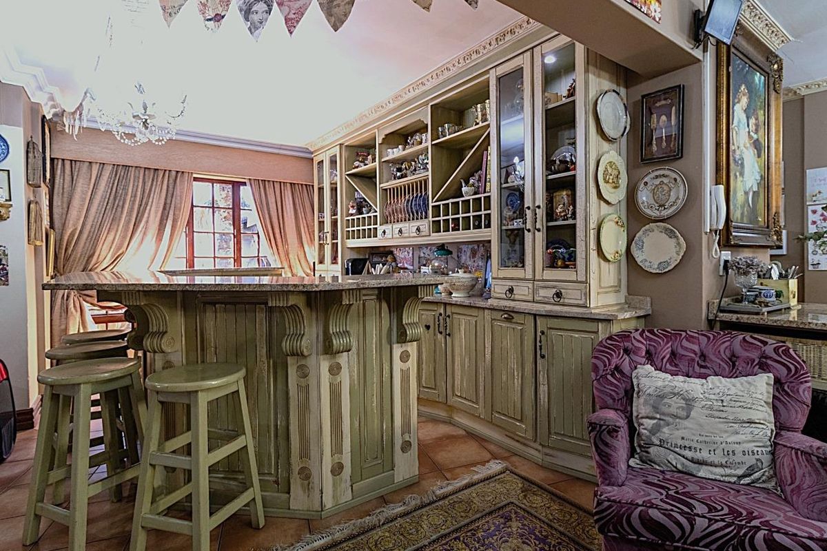 6 Bedroom House for Sale in Alberante - Photo 3