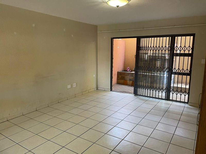 Ground Floor Unit NOT PET FRIENDLY - Photo 4