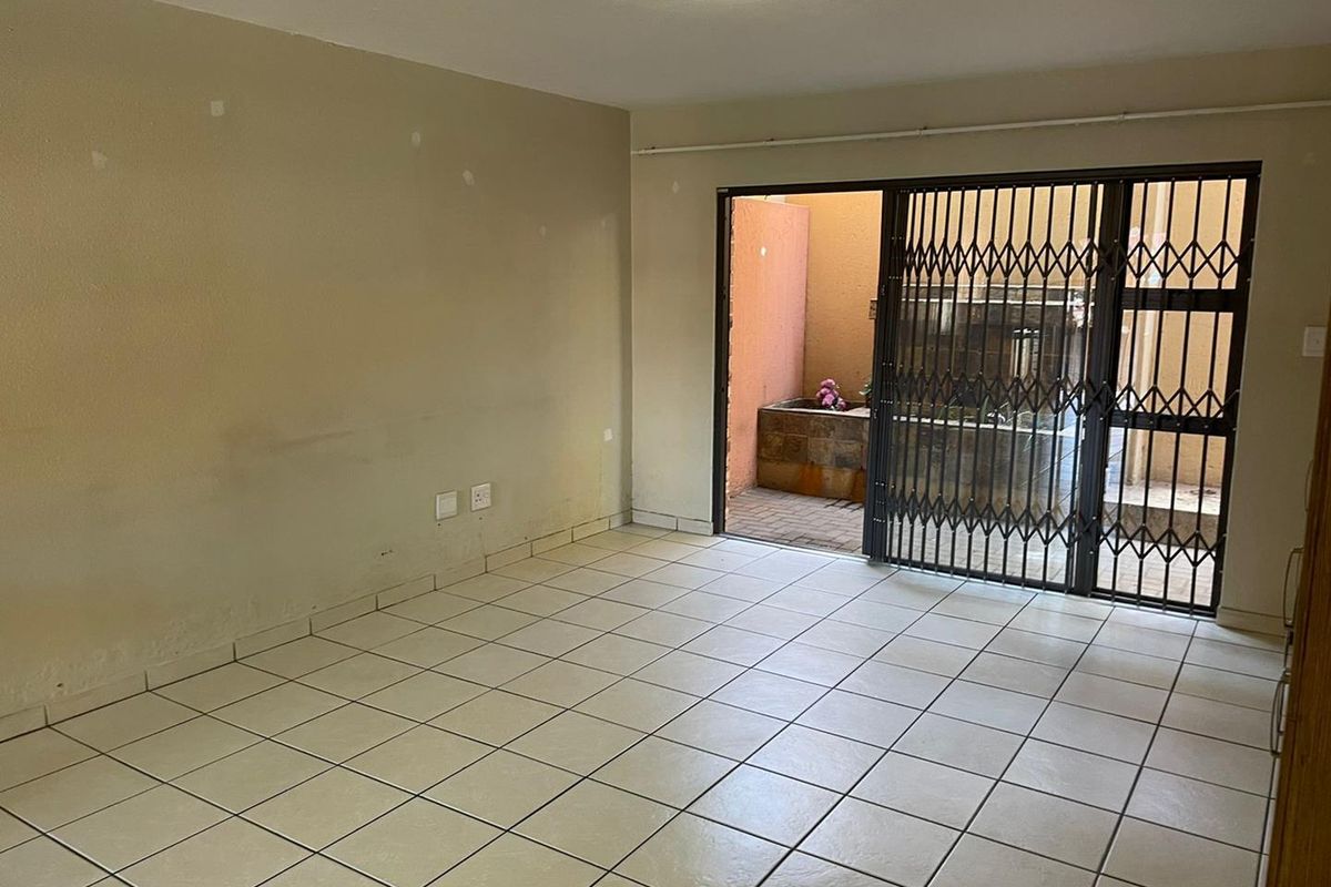 Ground Floor Unit NOT PET FRIENDLY - Photo 4