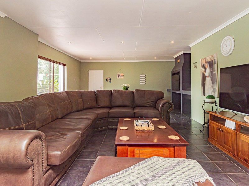 Large Family Home with Flatlet for Sale - Photo 4