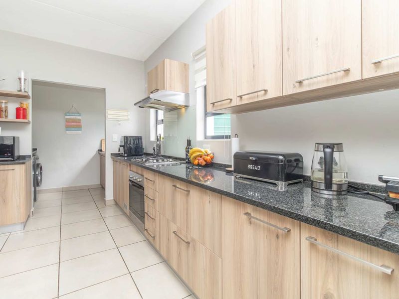 Live The Dream :  Modern Comforts and Ideal Location - Photo 8