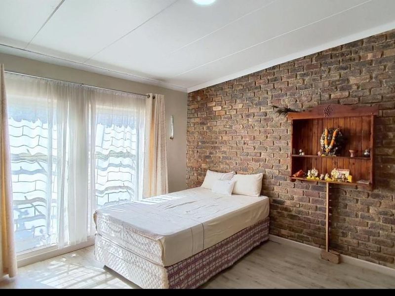 Entertainers delight with pool and flatlet - Photo 10