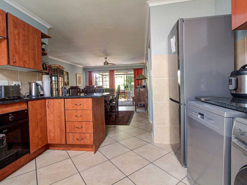 Spacious Corner Gem: Comfort & Convenience Await! - Photo 5