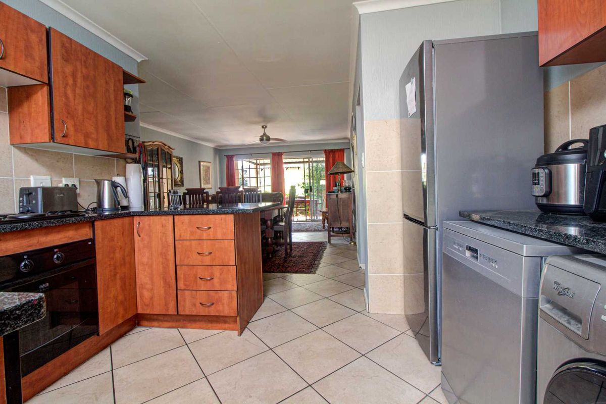 Spacious Corner Gem: Comfort & Convenience Await! - Photo 5
