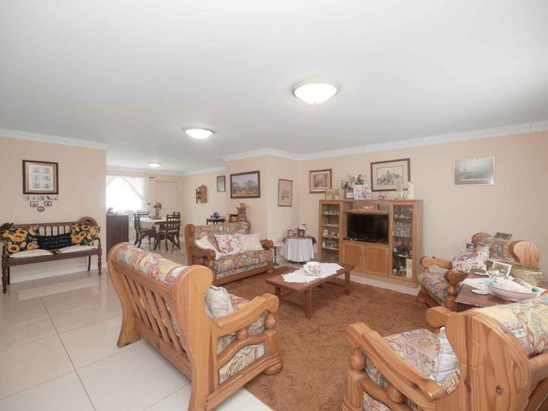 Spacious Double-Storey Home with Sea Views & Entertainer’s Appeal - Photo 5