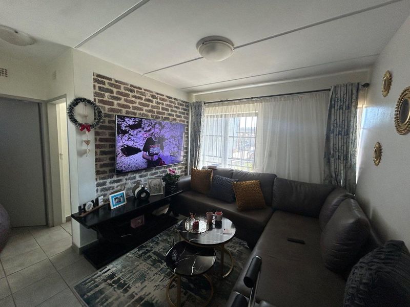 2 Bedroom Apartment in Lotus gardens - Photo 4