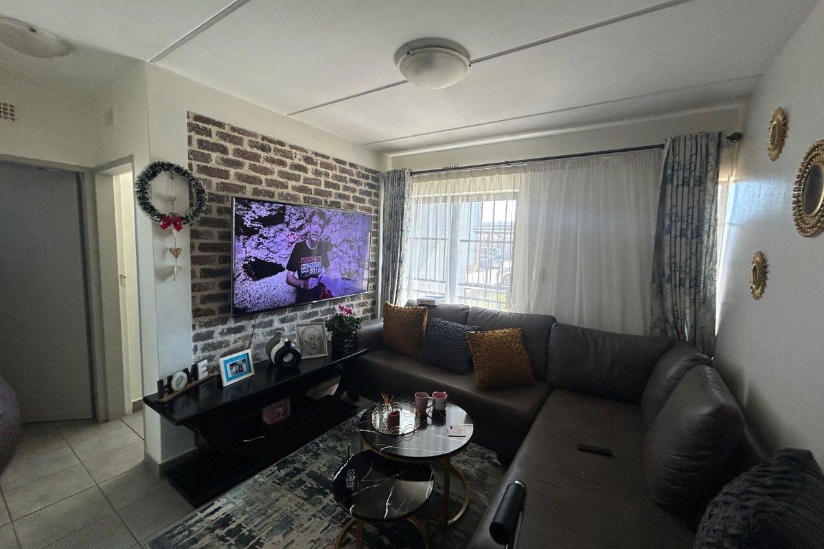 2 Bedroom Apartment in Lotus gardens - Photo 4