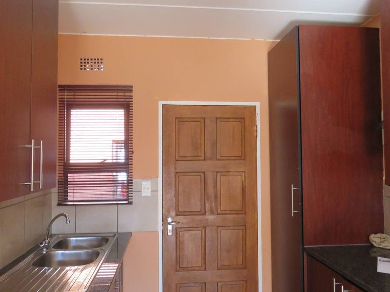 Secure 2-Bedroom Apartment for Easy, Low-Maintenance Living - Photo 8