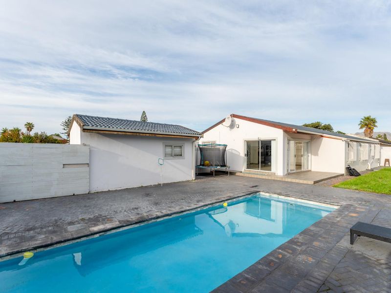 FOR SALE: Stylish 3-Bedroom Home in Desirable Zeekoevlei - Photo 2