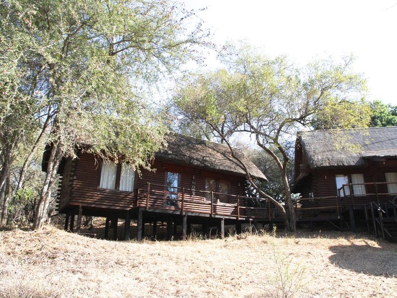 Prime location overlooking the Olifant’s River. - Photo 2