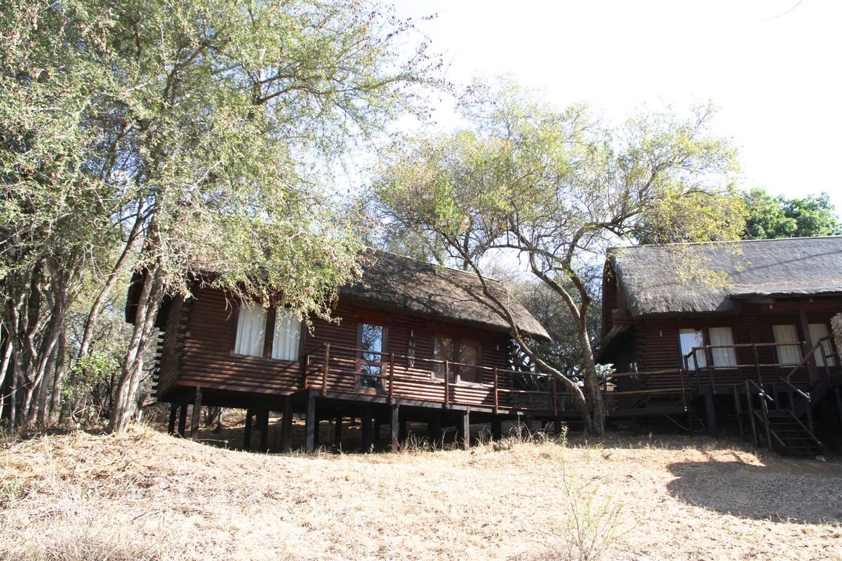 Prime location overlooking the Olifant’s River. - Photo 2