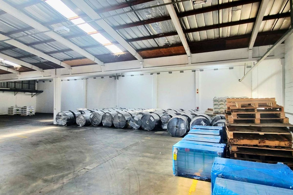 Warehouse to Let | New Germany | 1,105 m2 | 4 Doors - Photo 4