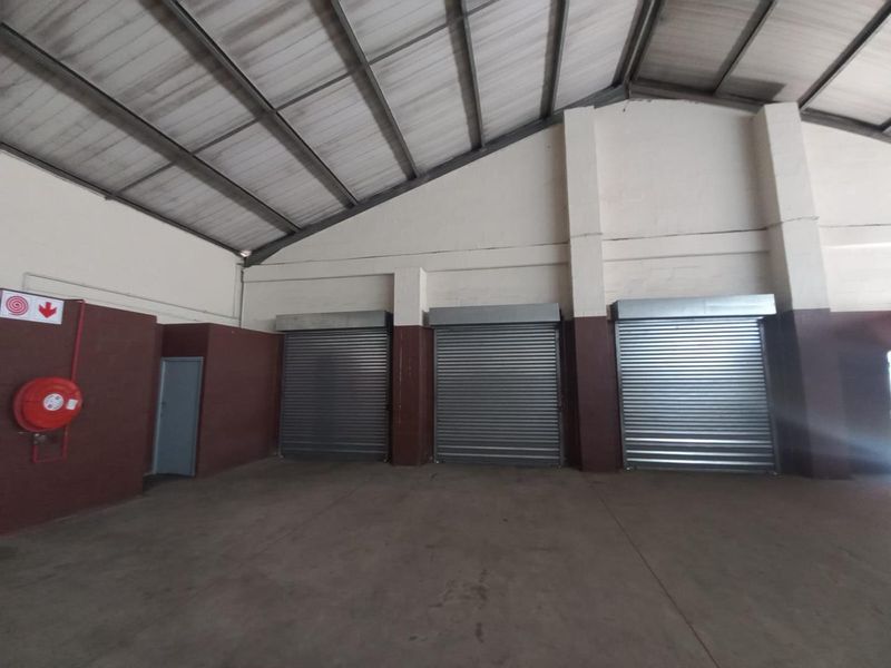 Versatile Industrial Warehouse Space in Empangeni Central for Lease. - Photo 5