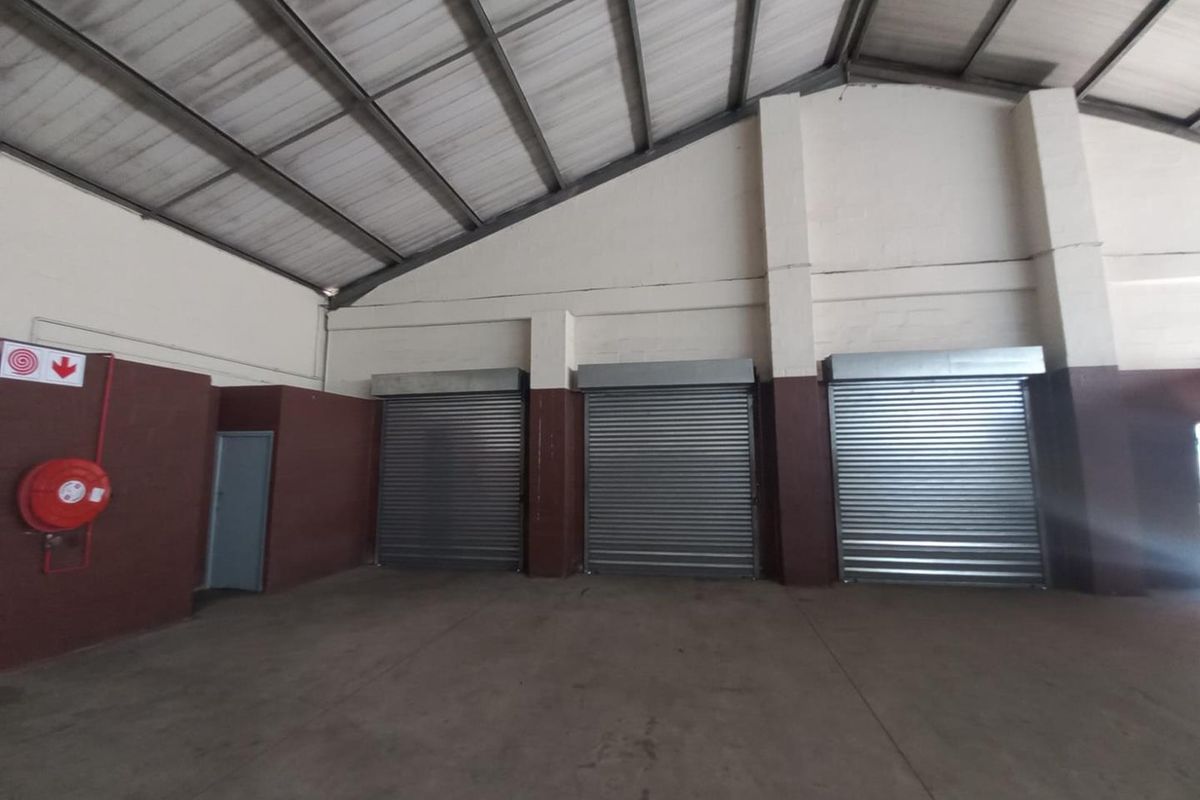 Versatile Industrial Warehouse Space in Empangeni Central for Lease. - Photo 5