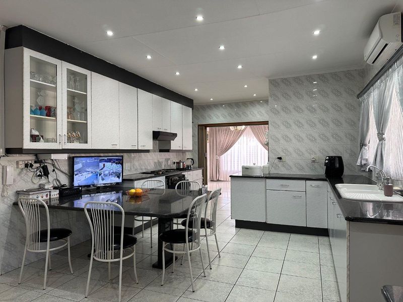 "A Dream Home for Your Family – and a Profitable Business Opportunity in One!" - Photo 6