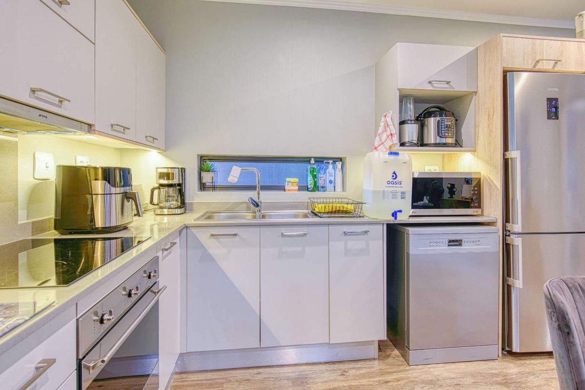 2 Bedroom Apartment to Rent in Rosebank - Photo 5