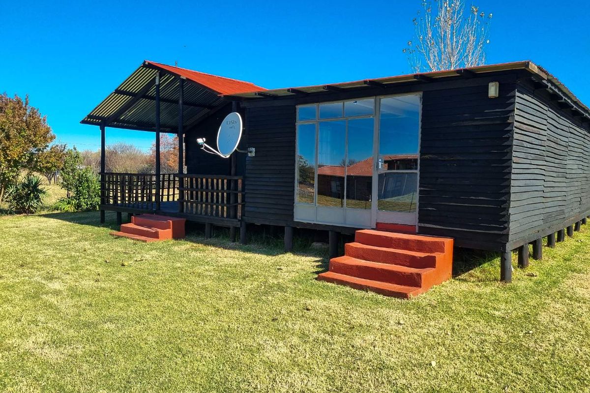 A Wooden Haven: Nature's Beauty at Your Doorstep! - Photo 2