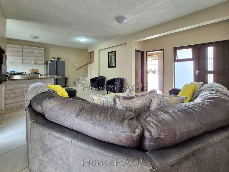 Fairway Estates, Walvis Bay: Neat 3 Bedr unit in Gracemere is for Sale - Photo 5