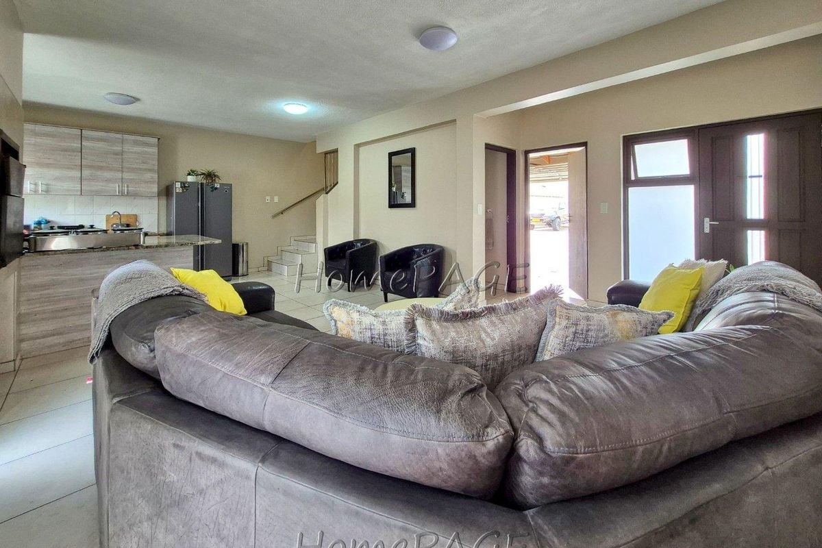 Fairway Estates, Walvis Bay: Neat 3 Bedr unit in Gracemere is for Sale - Photo 5