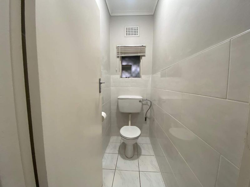 MODERN TWO BEDROOM SECOND FLOOR APARTMENT TO RENT - Photo 9