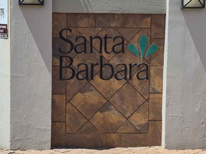 EXCLUSIVE HOME IN UPMARKET PET FRIENDLY COMPLEX (Small pets allowed) - Photo 8