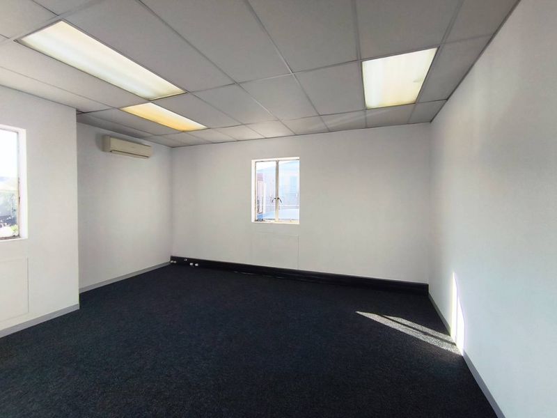 231m2 Office Space To Let in Midrand - Photo 6