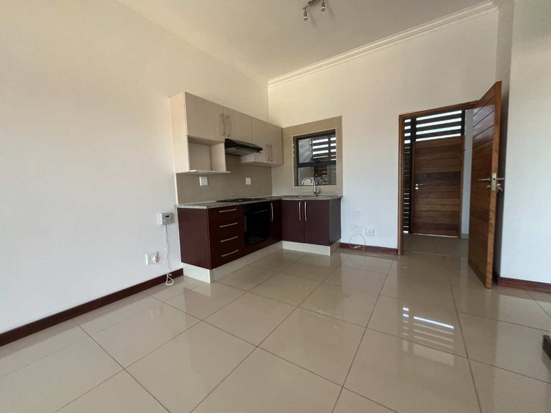 Looking for a well priced investment opportunity in the heart of Umhlanga,,, - Photo 2