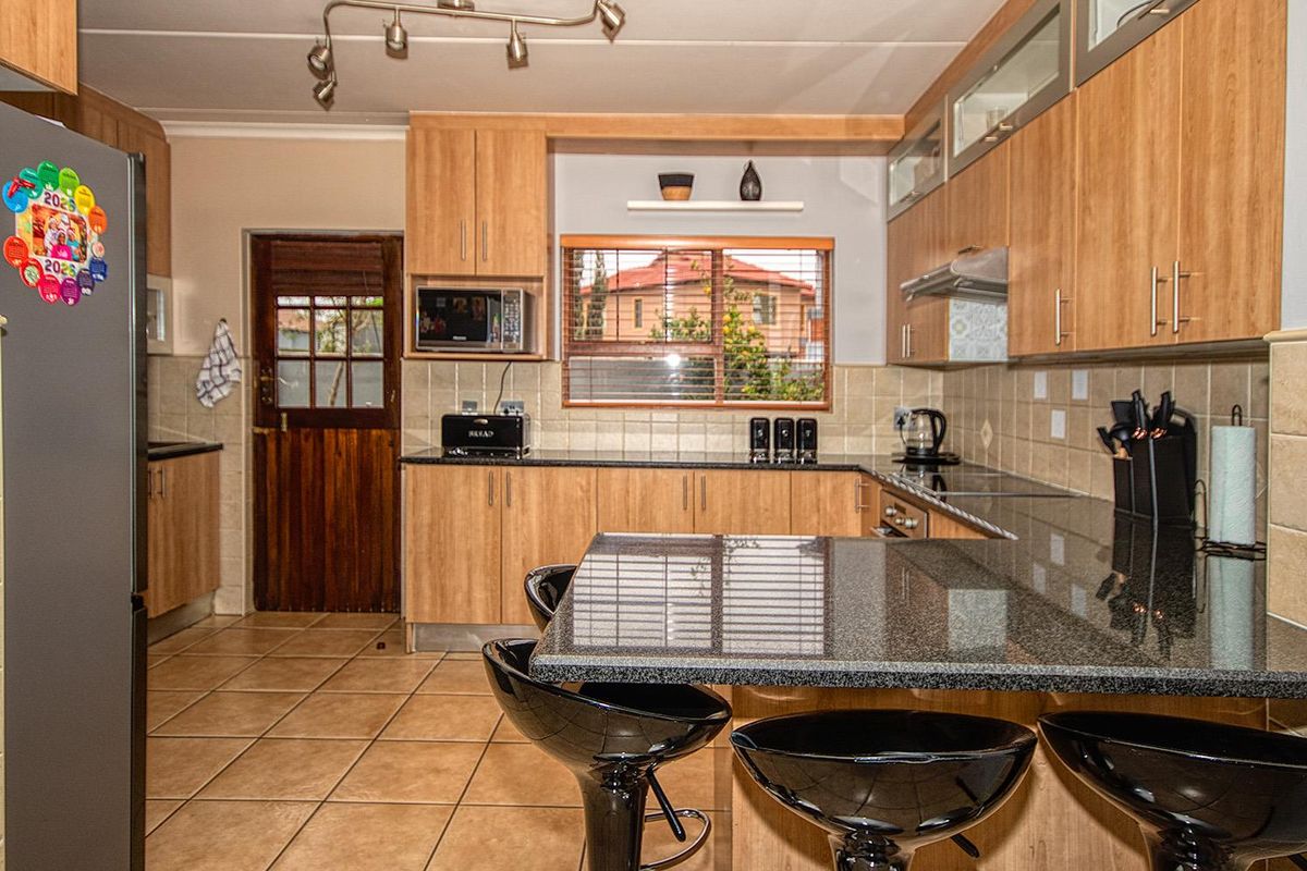 3 Bedroom Meyersig Modern Family home! - Photo 3