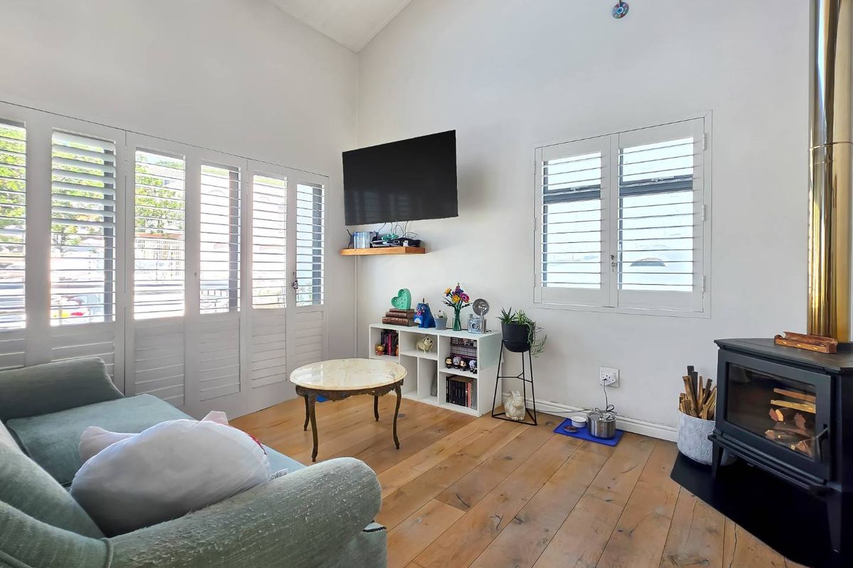 2 Bedroom Apartment in Vredehoek - Photo 4