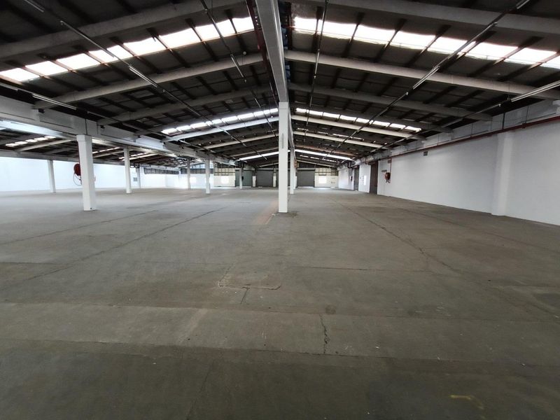 3353m2 Warehouse with 904m2 Yard - Photo 3