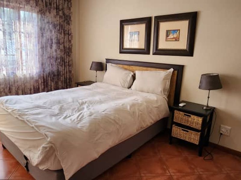 Spacious unit in small complex of only 6 units - Photo 7