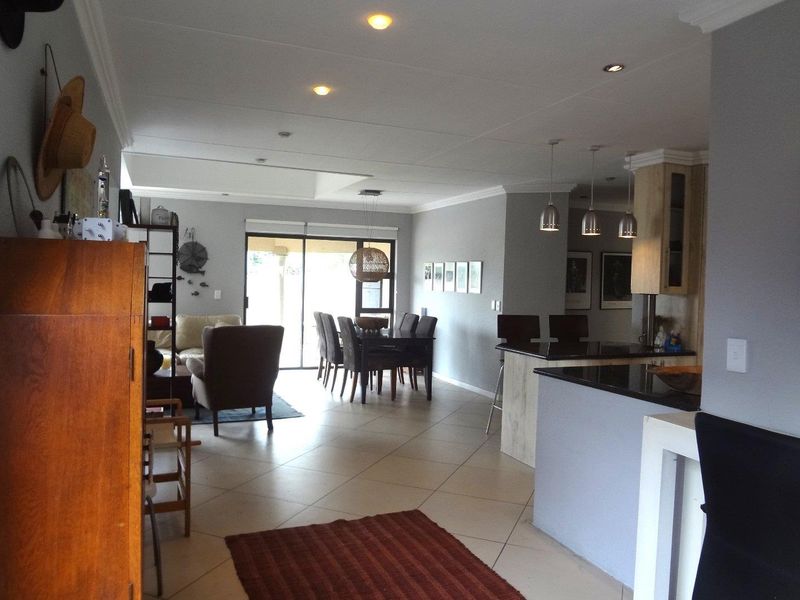 Stylish & Secure Spacious 3 Bedroom Townhouse - Photo 5