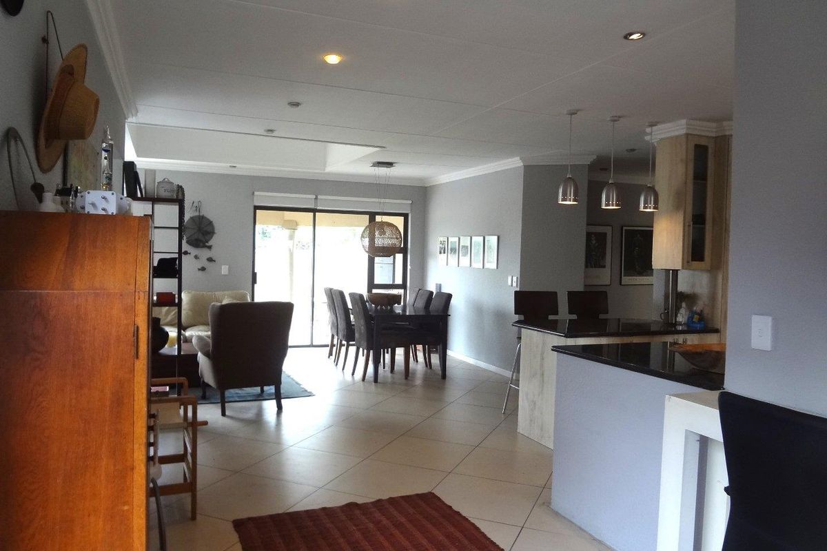 Stylish & Secure Spacious 3 Bedroom Townhouse - Photo 5
